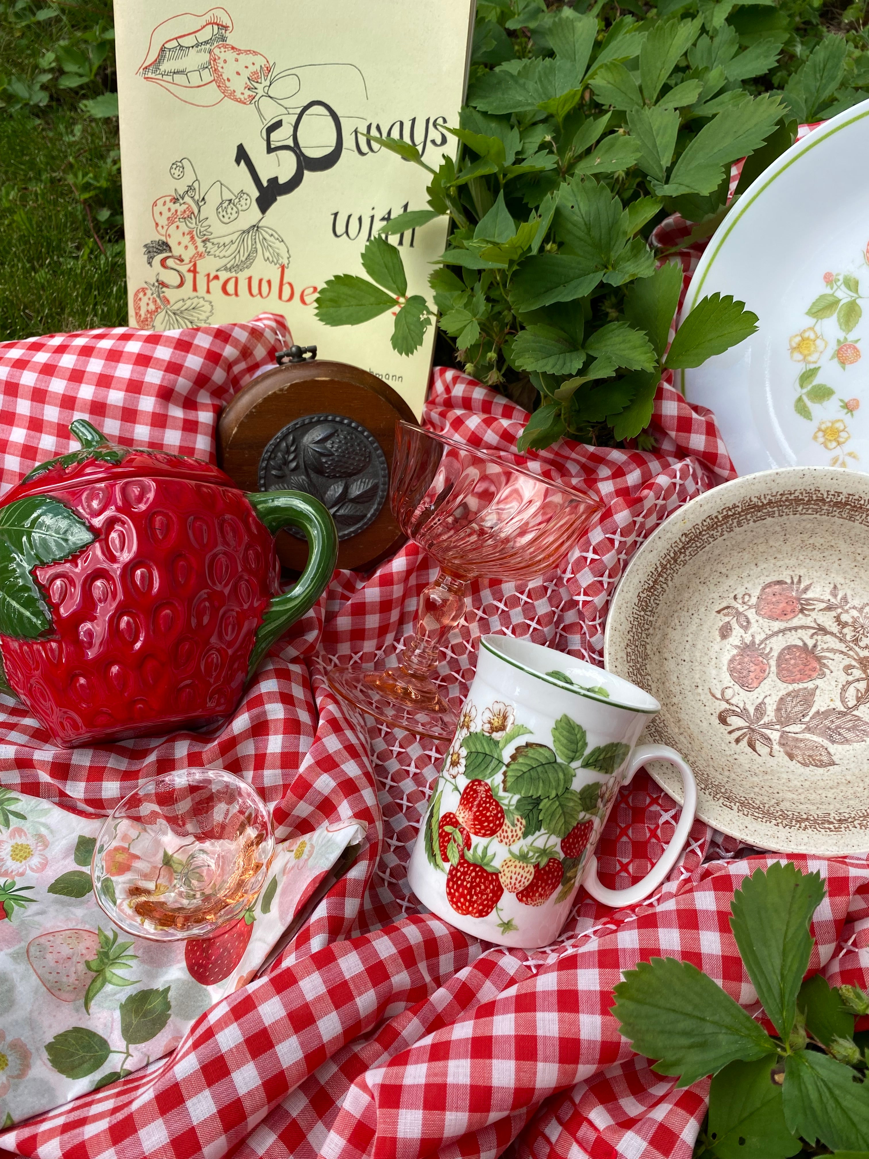 150 Ways with Strawberries Recipe Booklet (1970’s)